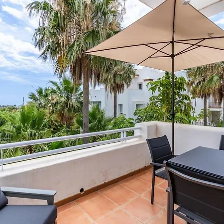 Modern 2-bed Alcazaba Lagoon 313 에스테포나