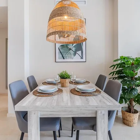 Modern 2-bed Alcazaba Lagoon 313 Apartment *